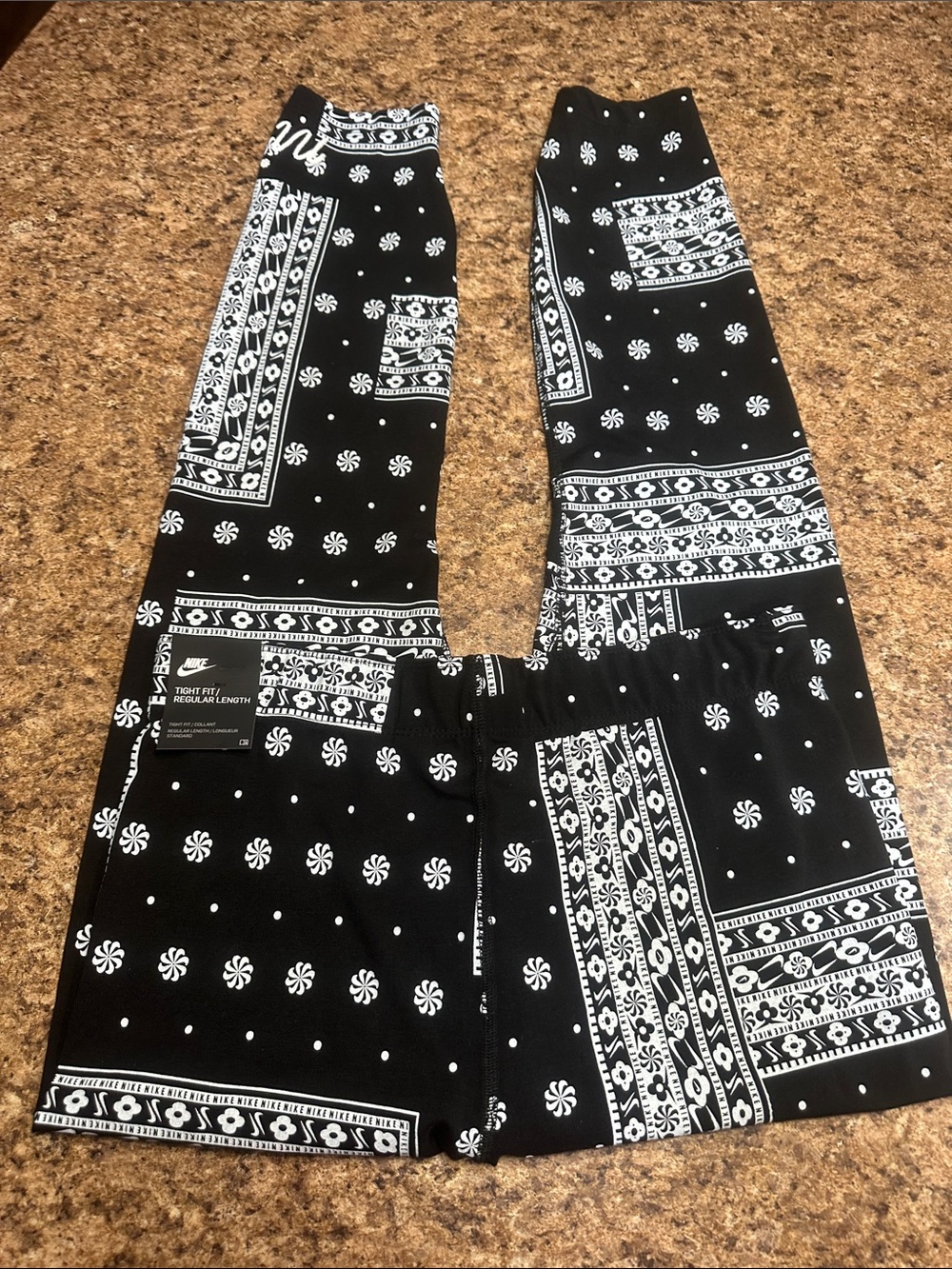 NWT Nike Black & White Bandana-Print Leggings Tight Fit Large